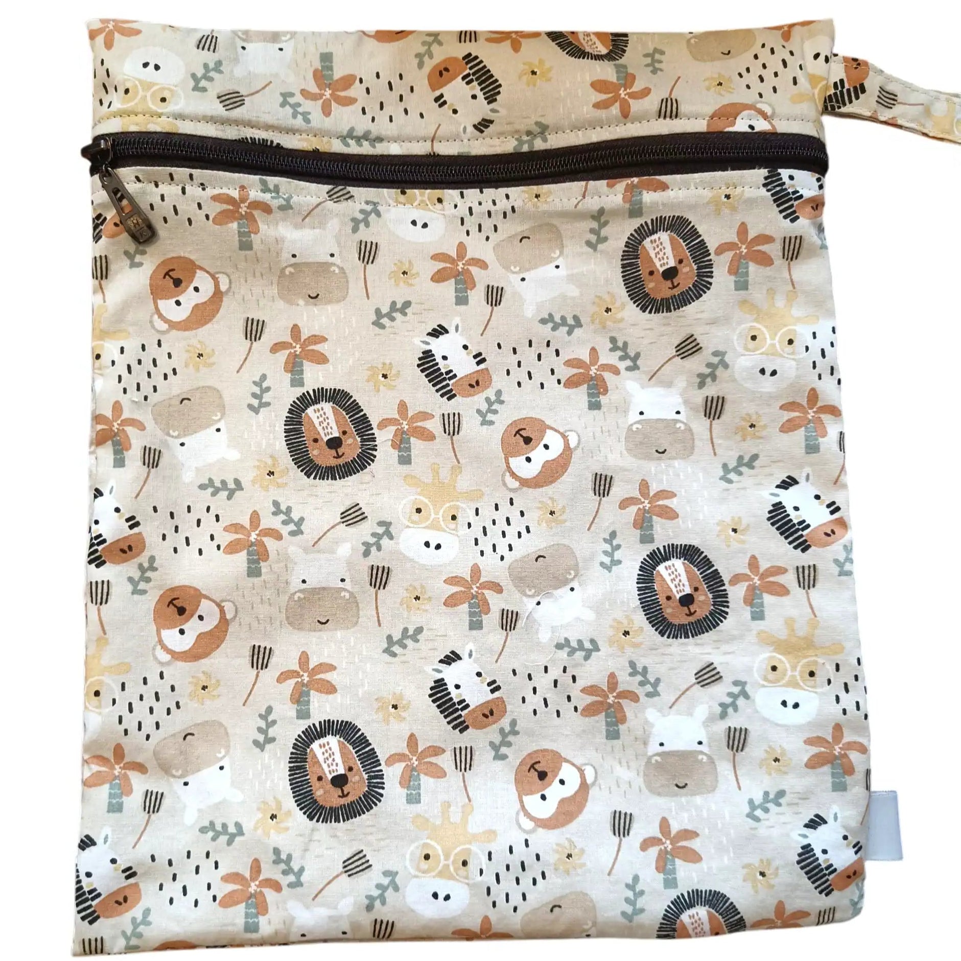 Bolsa impermeable abierta, mostrando el estampado completo.