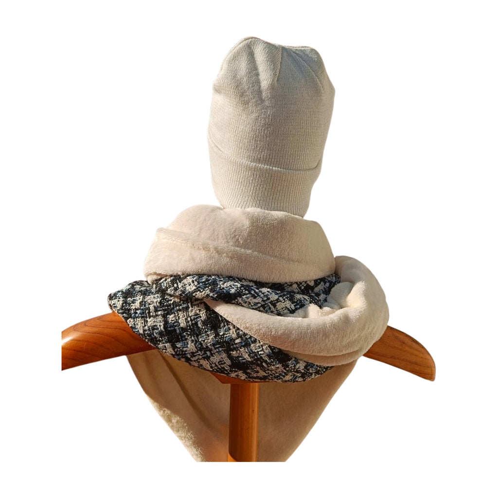 Bufanda triangular reversible Tweed Chanel y coralina vista trasera [variant: Blanco]