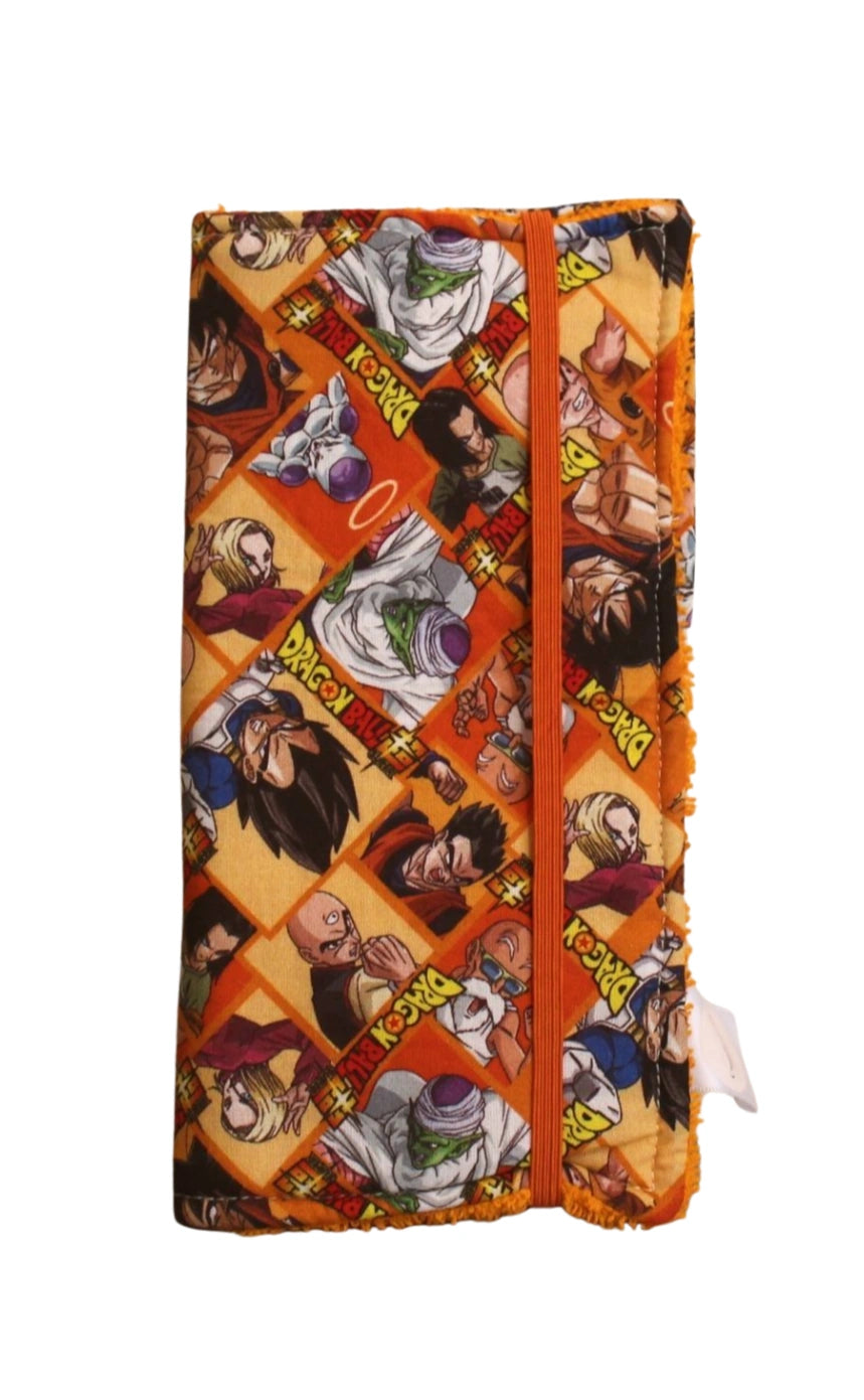 Kit dental infantil de Dragon Ball cerrado con estampado de personajes y goma naranja. [variant: Naranja]